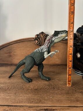 Jurassic World Camp Cretaceous Roar Attack Allosaurus Dinosaur Figure